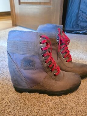 Sorel Gray Wedge Lace-Up Boots with pink laces.